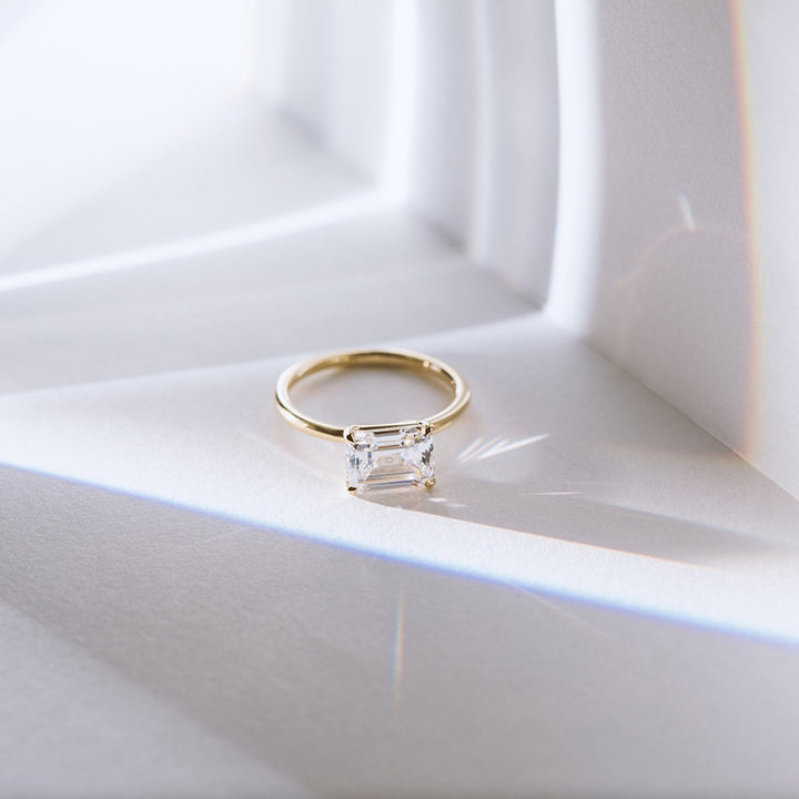 18K Gold East-West Solitaire Engagement Ring