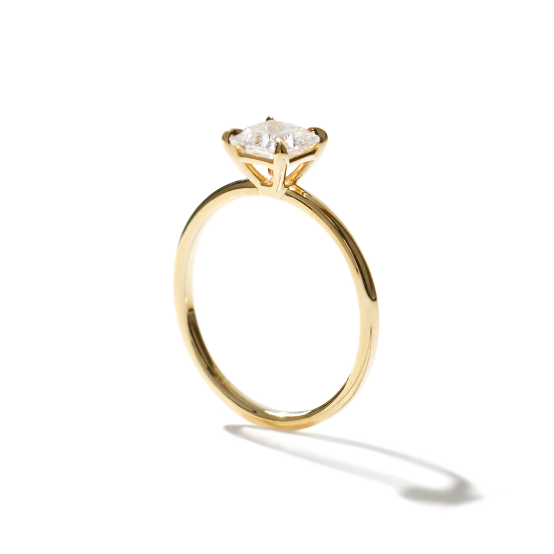 18K Gold Solitaire Engagement Ring