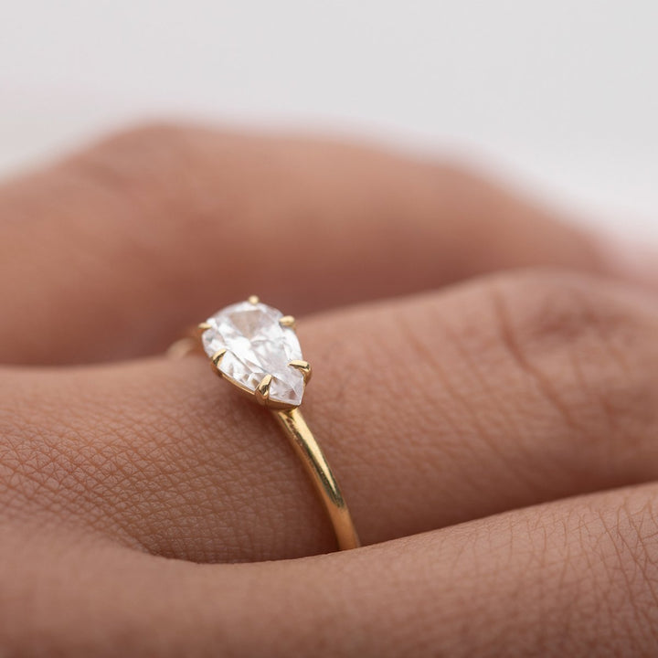 18K Gold East-West Engagement Ring 1.6mm