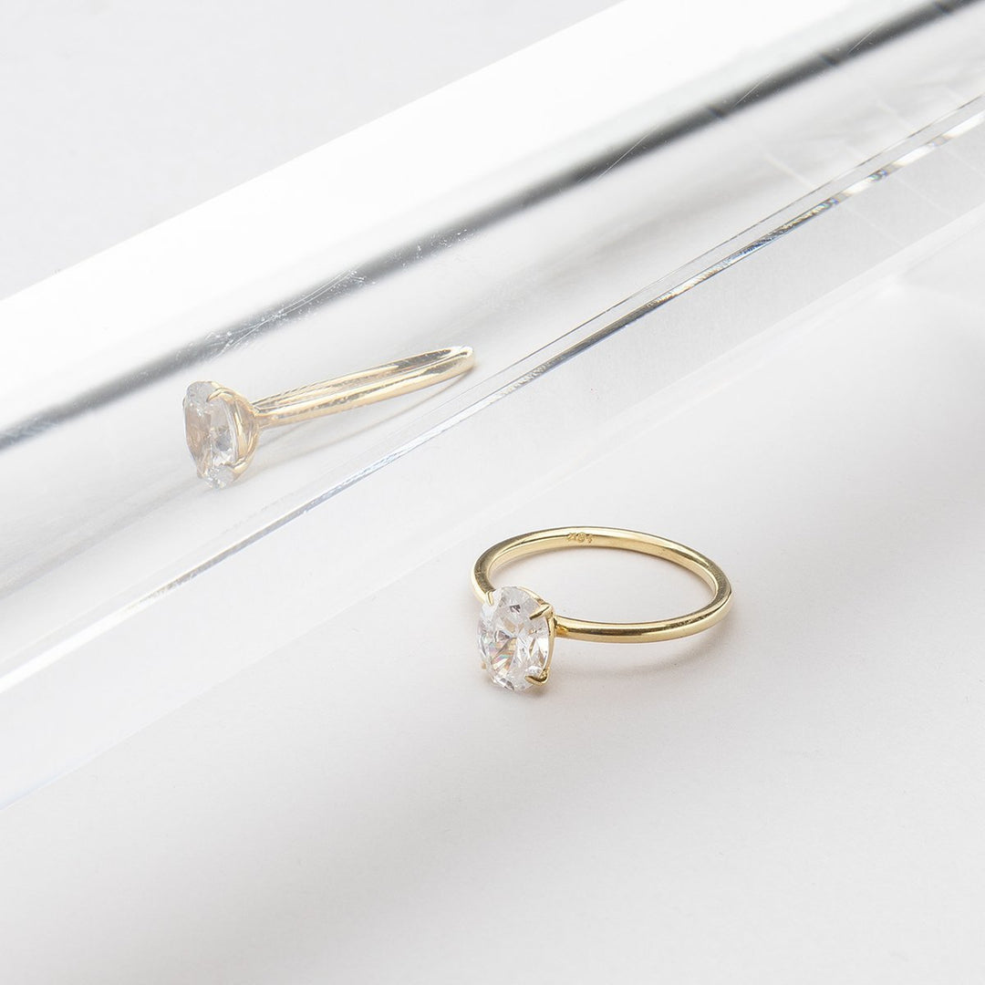 18K Gold Solitaire Engagement Ring