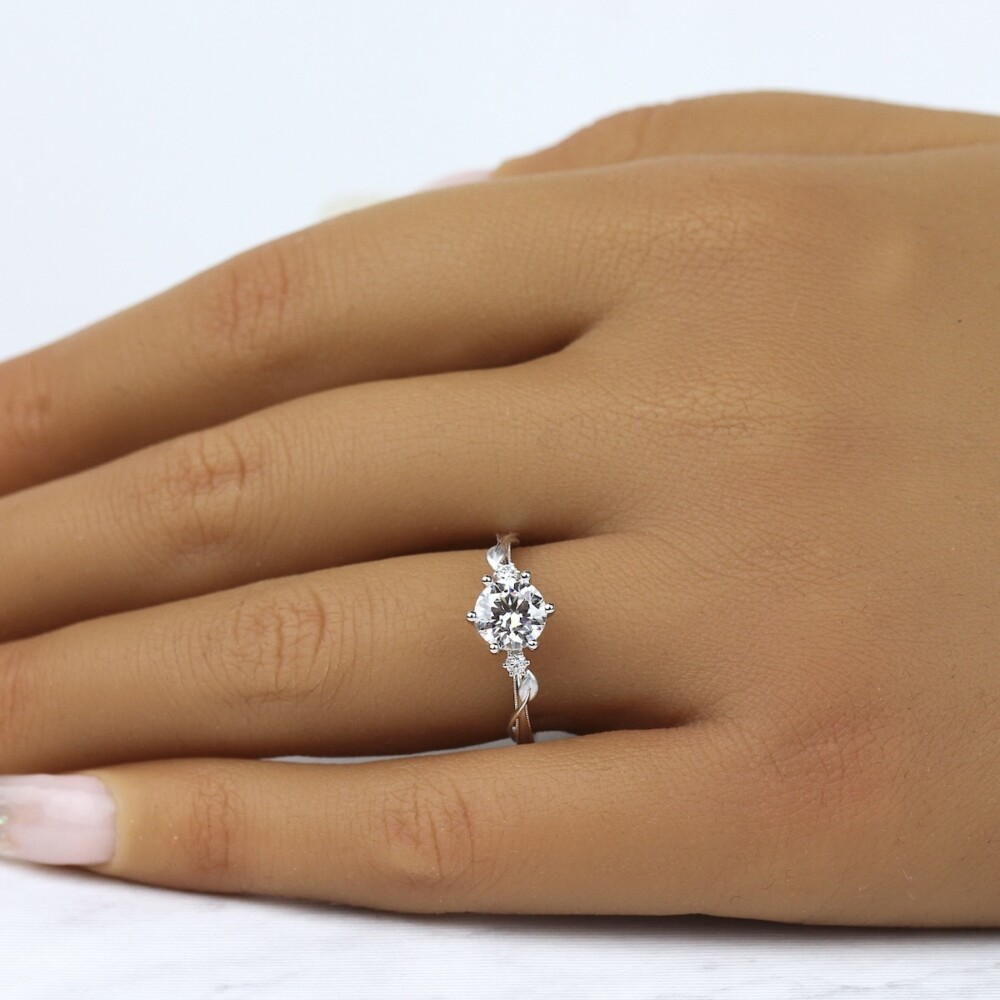 18K White Gold Round Leaf Diamond Engagement Ring (0.05 ctw)
