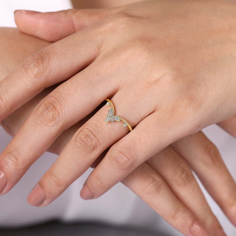 14K Yellow Gold Chevron Diamond Ring (0.09 ctw)