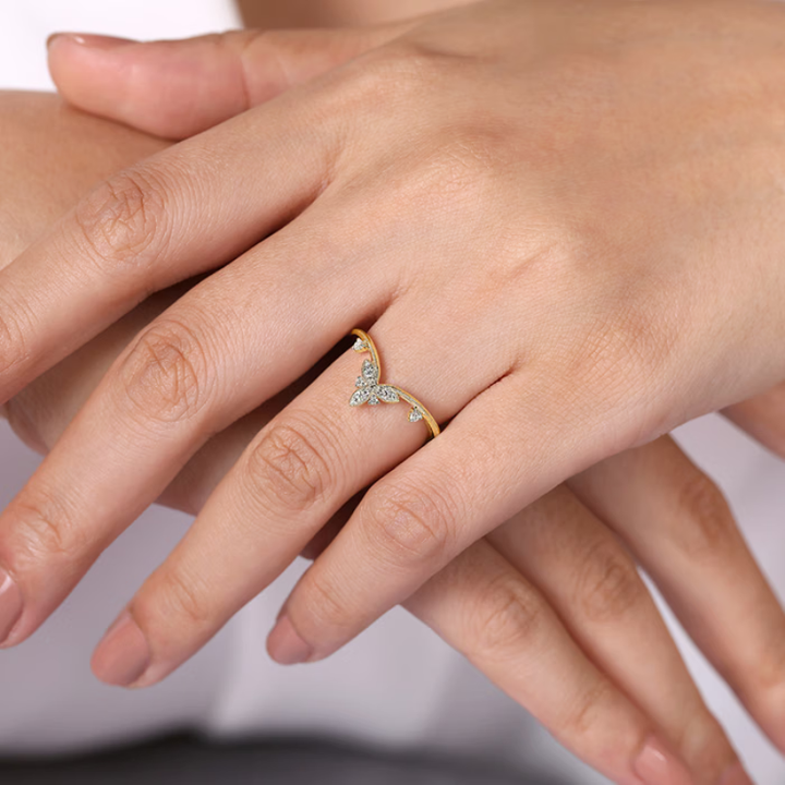 14K Yellow Gold Chevron Diamond Ring (0.09 ctw)