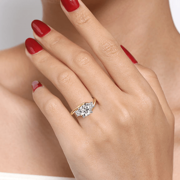 14K Yellow Gold Twist 3 Stone Round Diamond Semi-Mount Ring 0.50CTW.