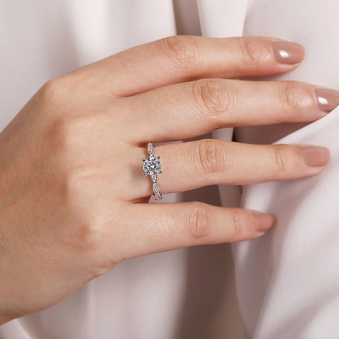 14K White Gold Vintage Round Diamond Semi-Mount Ring .12CTW.