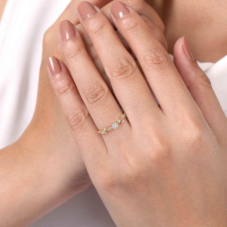 14K Yellow Gold Floral Diamond Promise Ring (0.10 ctw)