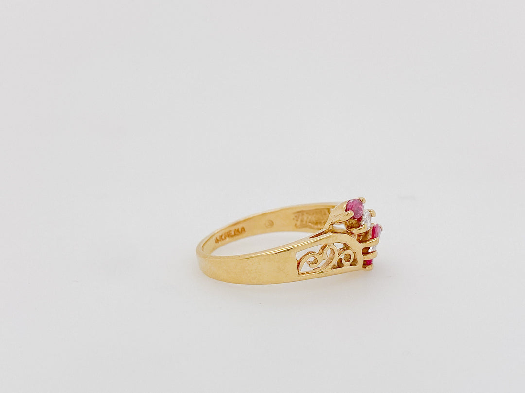 14 Karat Yellow gold Diamond and Ruby ring
