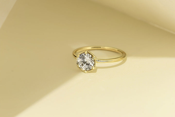 18k Gold Solitaire Engagement Ring